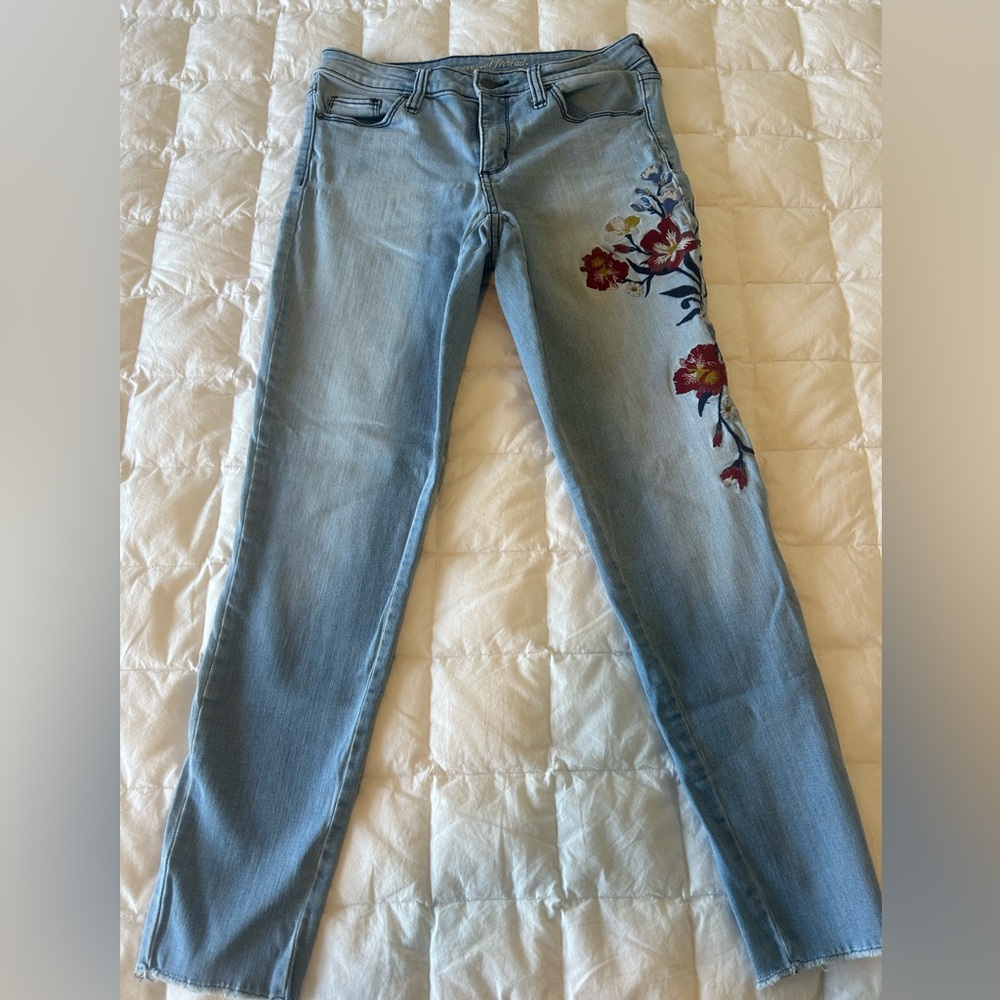 Universal Thread Blue mid rise Skinny Jeans with Floral Embroidery